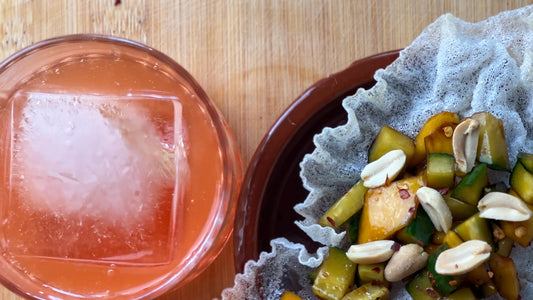 Knusper-Reispapier mit Mango-Gurken-Salat mit Suurello Orange Paloma