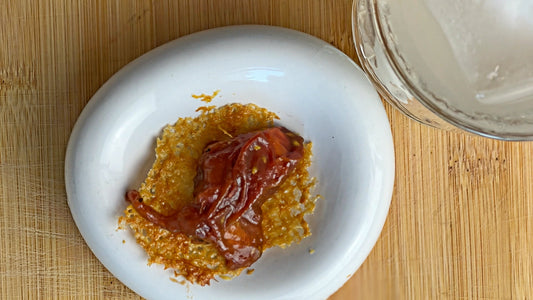 Parmesan-Taler mit Tomaten-Marmelade mit Suurello Bitter